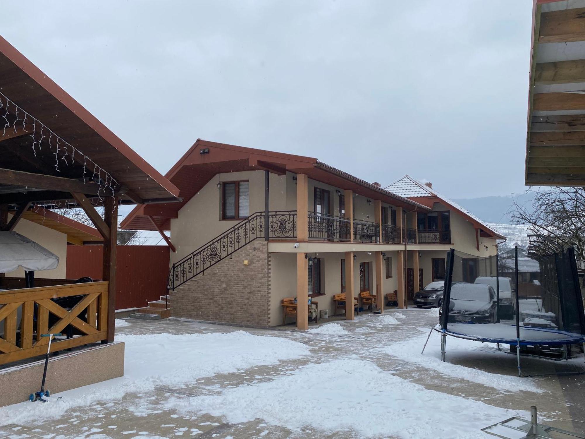 Садиба У Дохтора Відпочинок У Карпатах Golubinoye Exterior photo